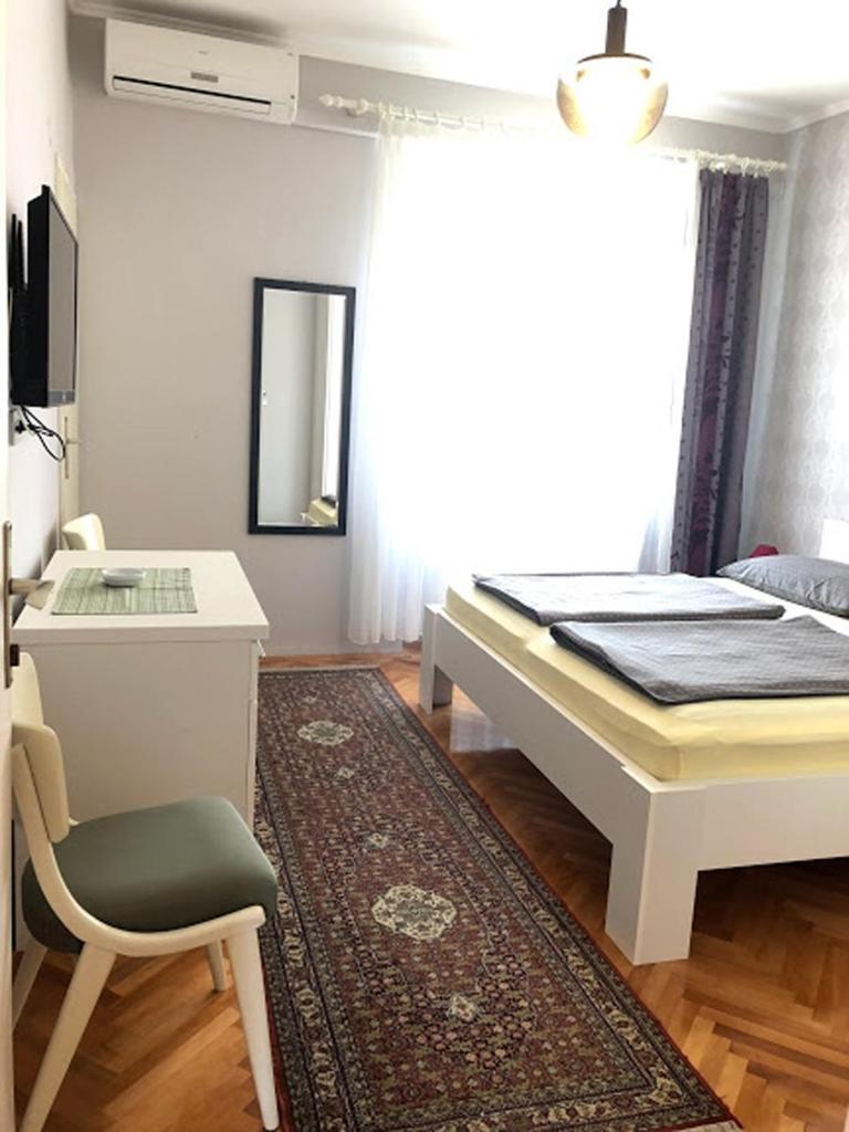Apartments And Rooms By The Sea Barbat, Rab - 4973 Rab Town Bagian luar foto