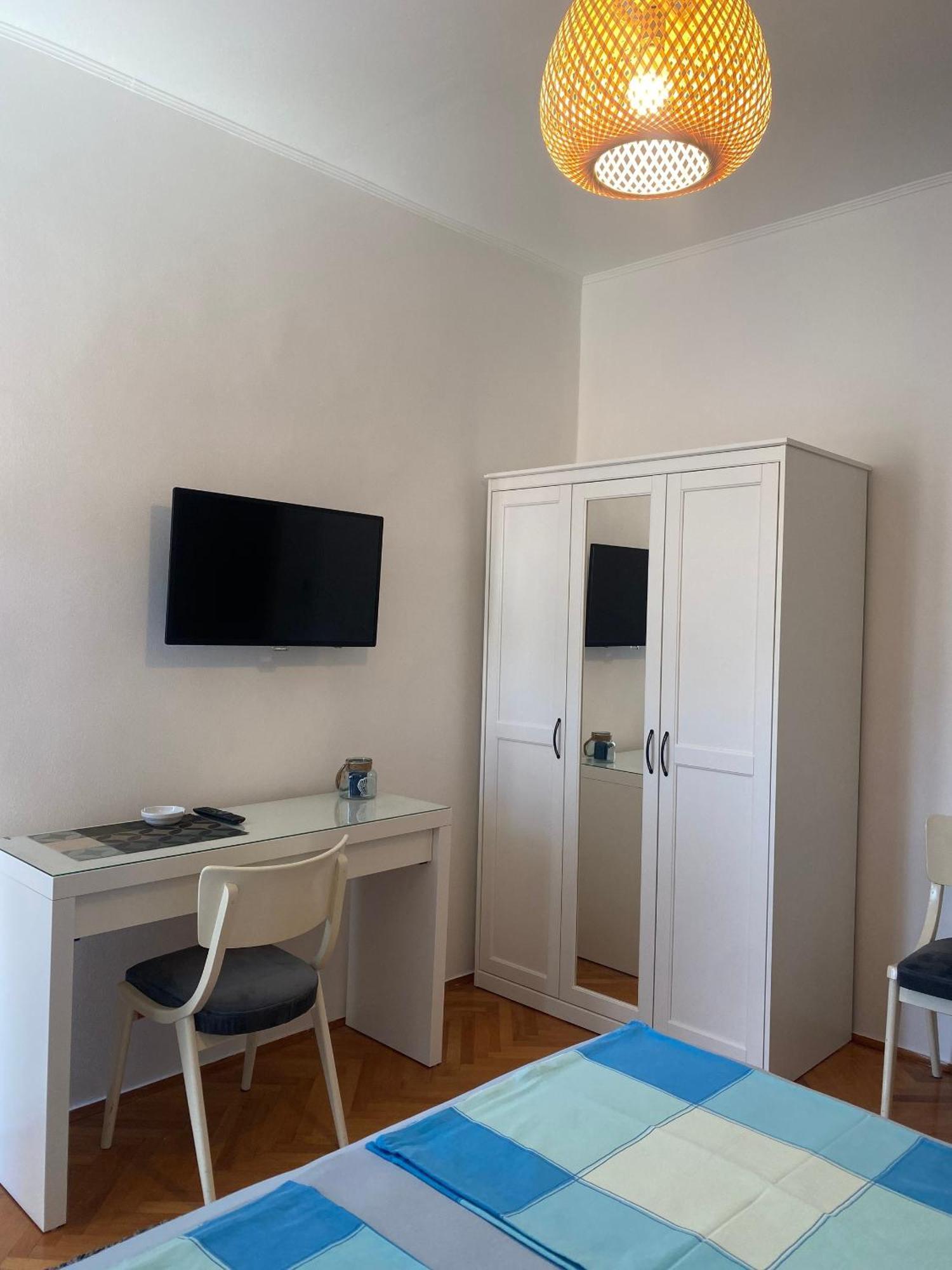 Apartments And Rooms By The Sea Barbat, Rab - 4973 Rab Town Ruang foto